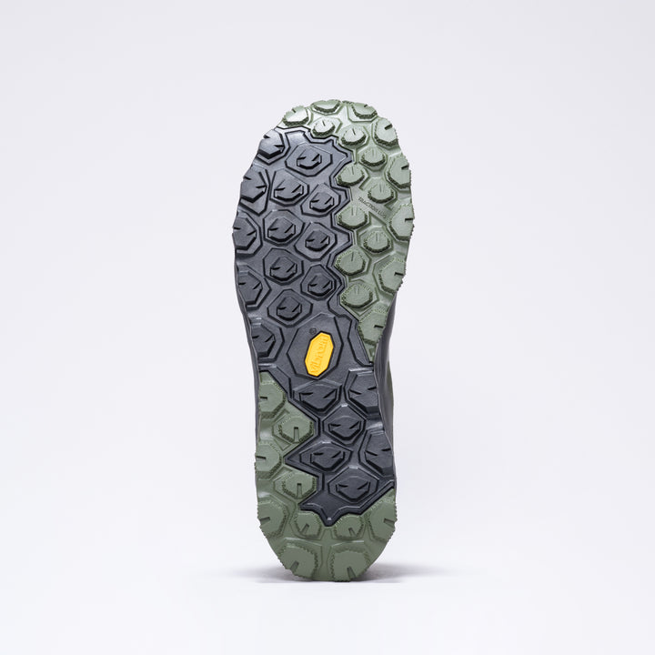 希少　アジュガ アークティックフォックス Flyrock GTX - Men's | UltraLight Waterproof Hiking Shoe | AKU Footwear